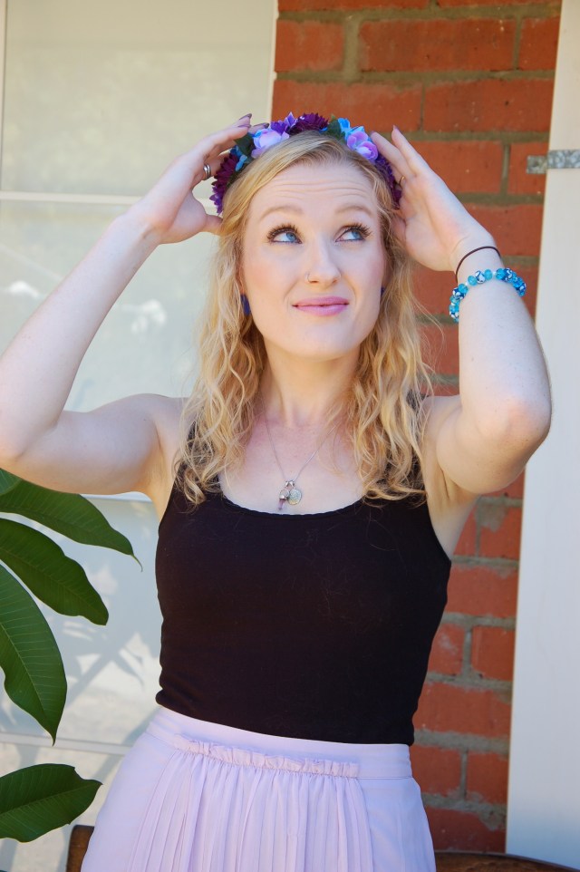 Flower crown headband spring / fairy-inspired outfit