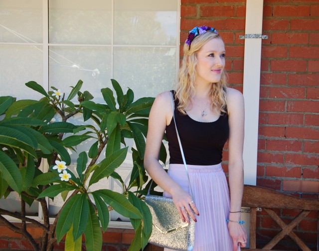 Flower crown headband spring / fairy-inspired outfit and glitter handbag